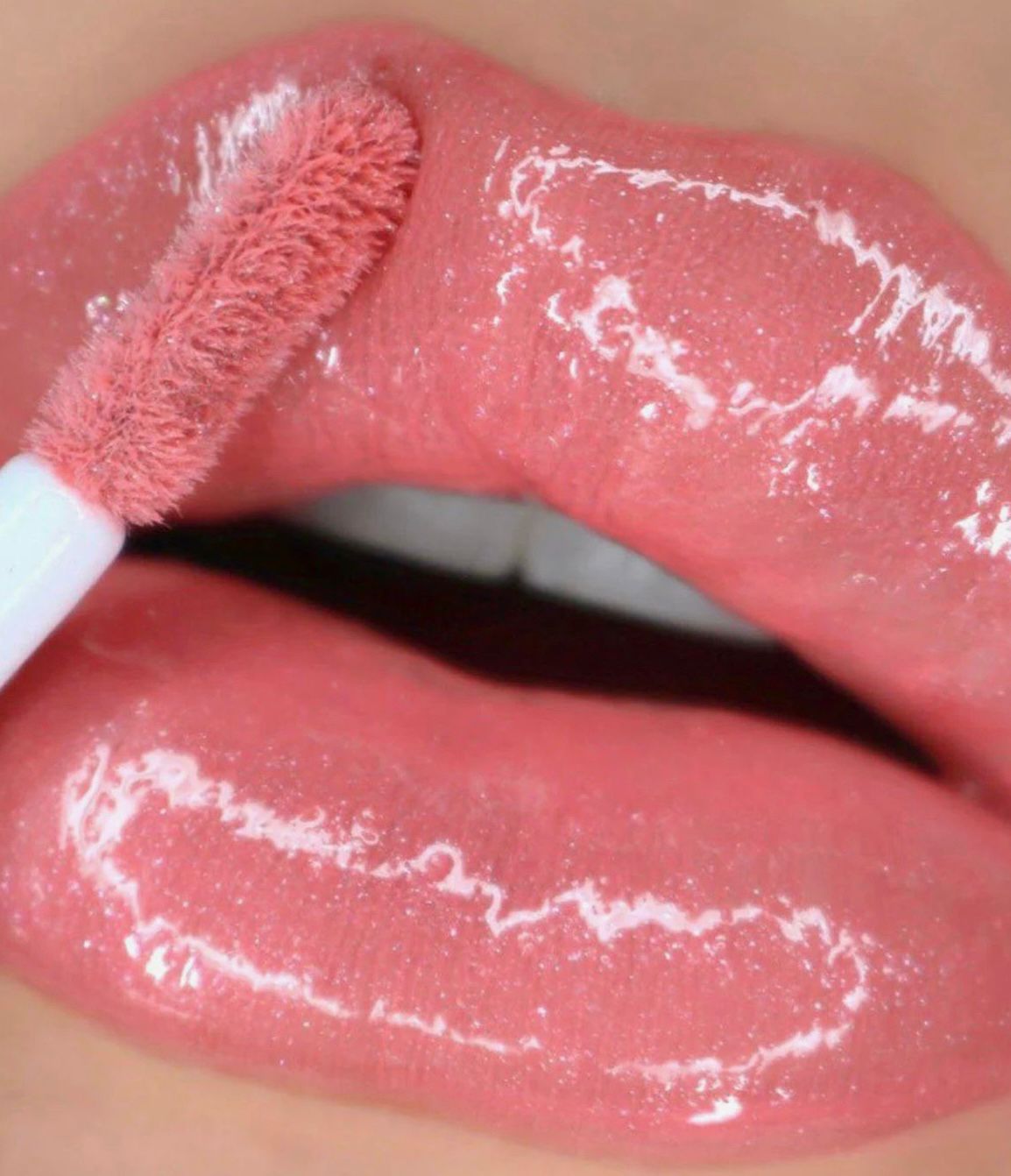 ULTRA Dazzle LIPGLOSS BeautyCreations tono berry dazzle