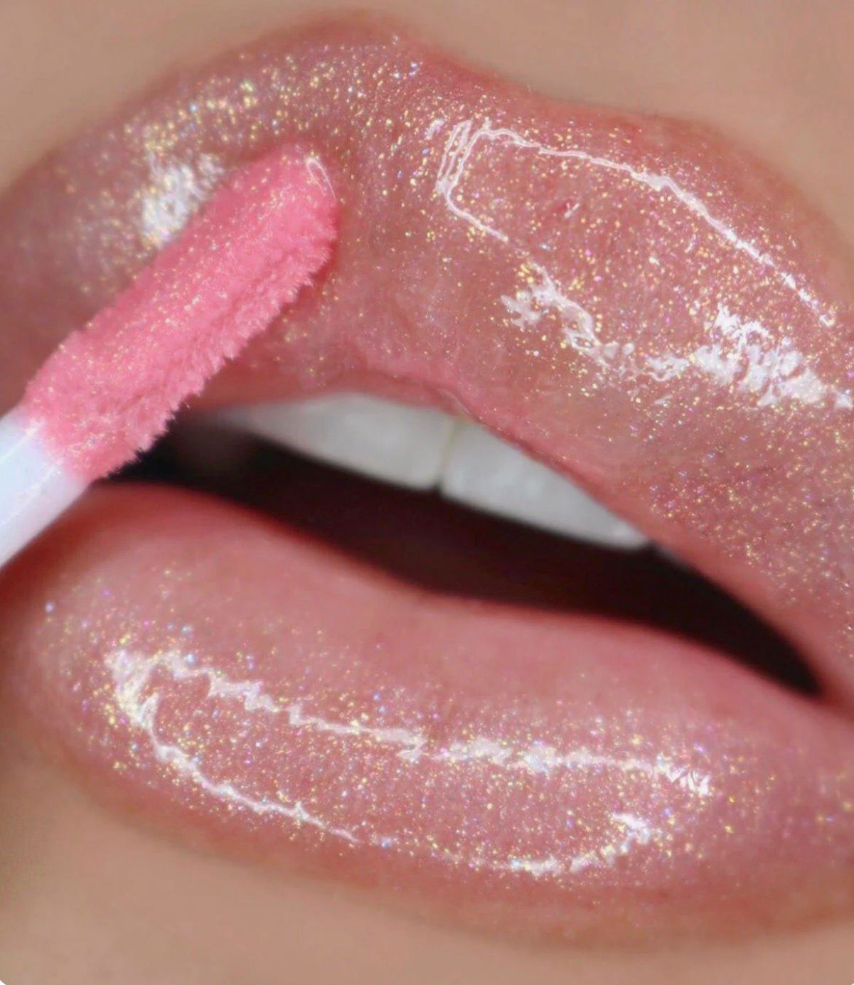 ULTRA Dazzle LIPGLOSS BeautyCreations tono doll face